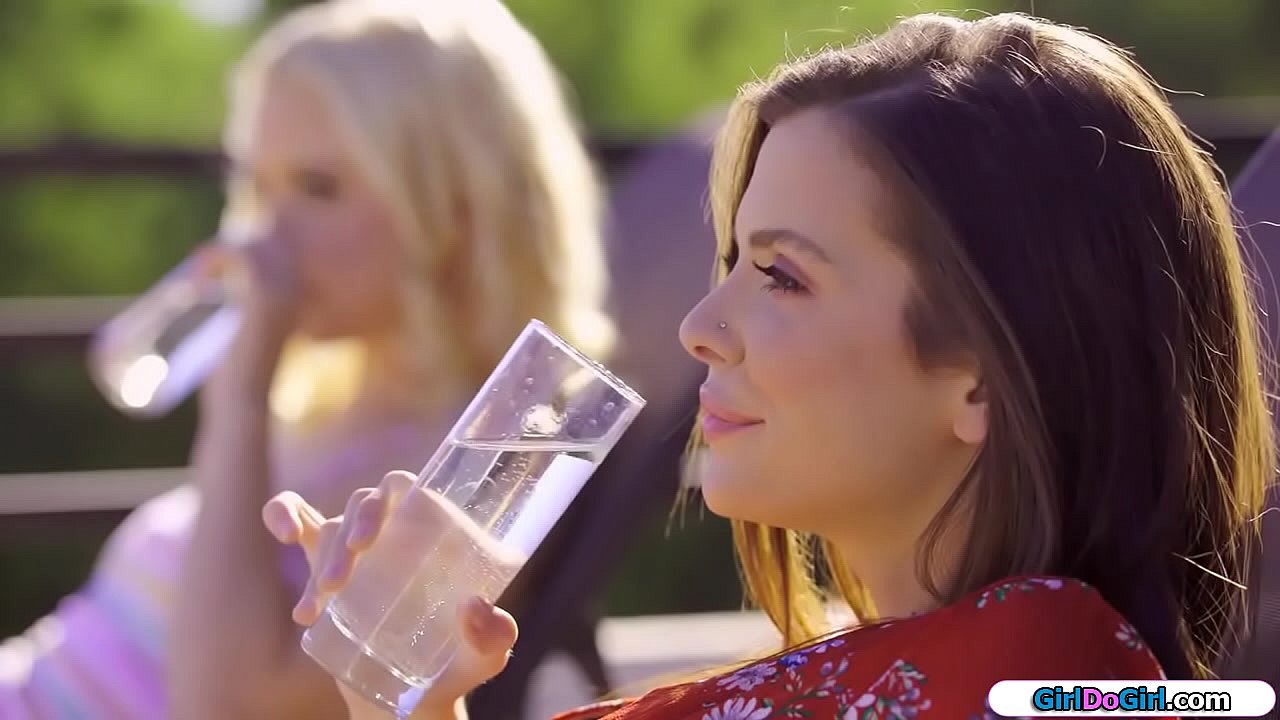 Small tits blonde apologizes to her busty bff for the kiss yesterday.Her bestie wants more and they kiss.The big tits brunette facesits her friend