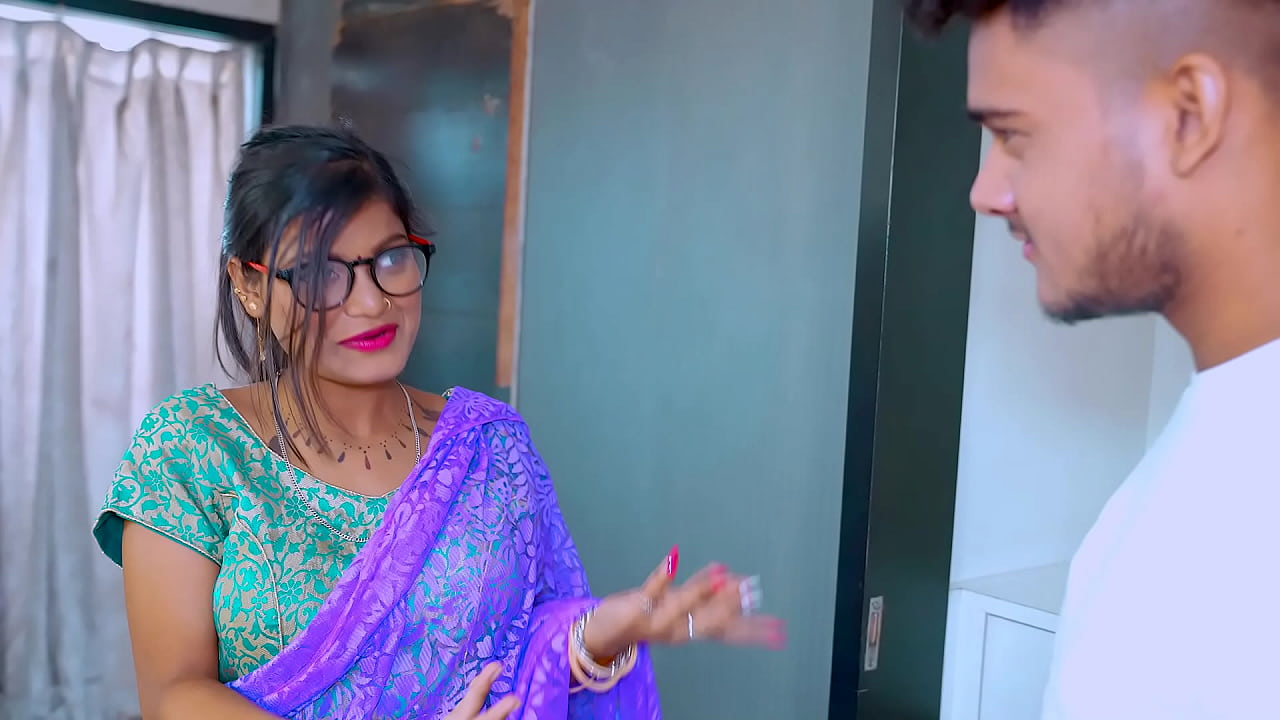 Stepsister fully naked for the hardcore fucking from her stepbrother