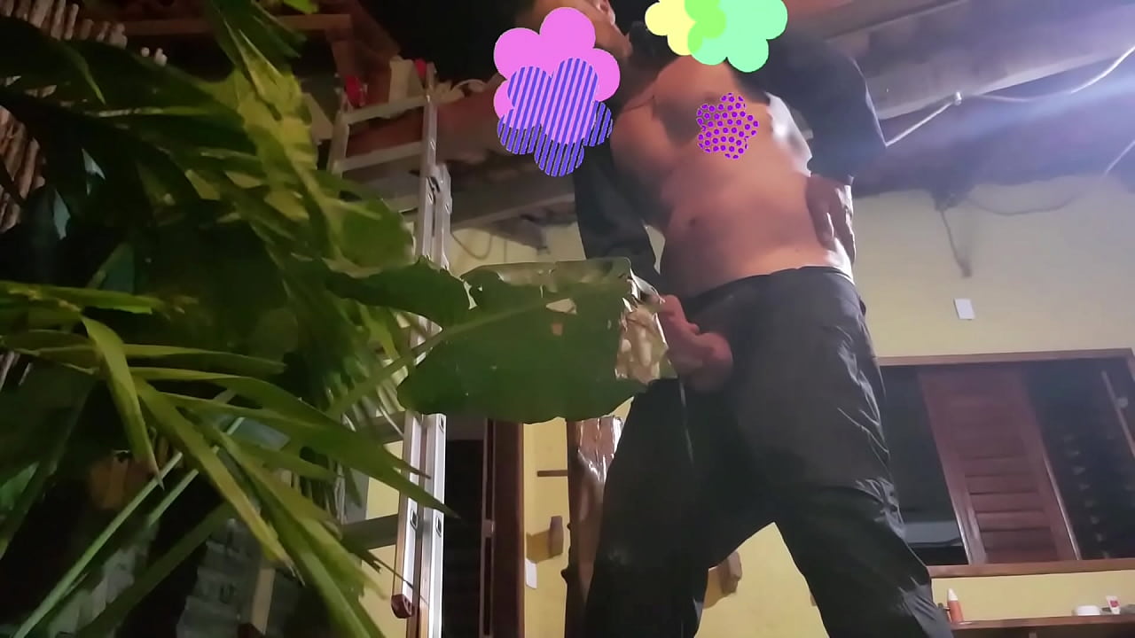 Branle de nuit dans salle de bain ext&eacute;rieure