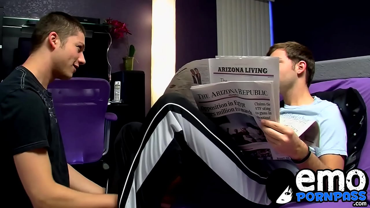 Athletic twinks fuck after wet rimming