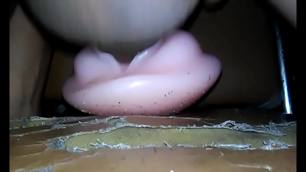 Rompiendo co&ntilde;o de plastico