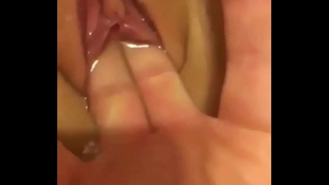 Metiendo mano a la amiga de mi hermana