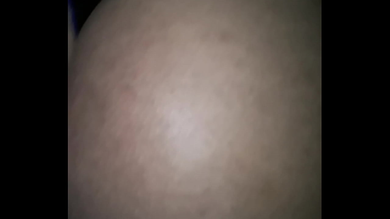 Homem de calcinha fio dental socadinha