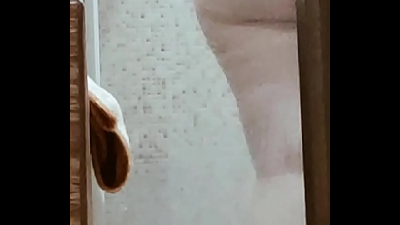 Gravou a irm&atilde; gostosa no banho