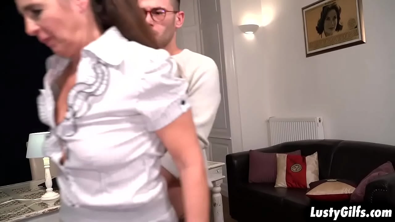 Bosslady Mariana is very horny and seduce John Price into fucking her