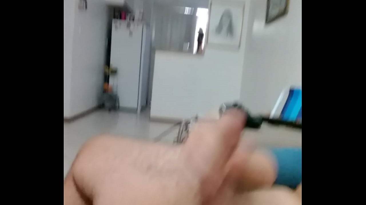 Adulto gozando com pau duro