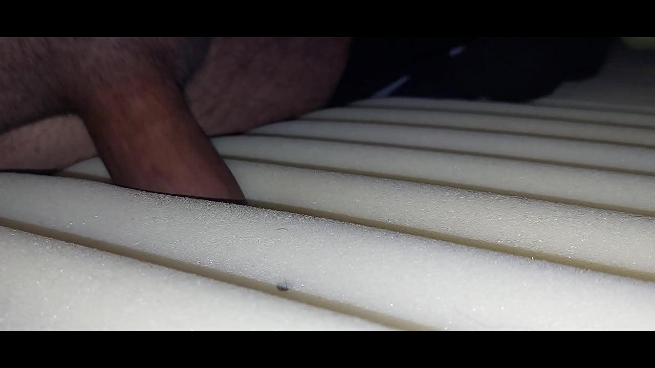 fut salteaua si ejaculez pe ea