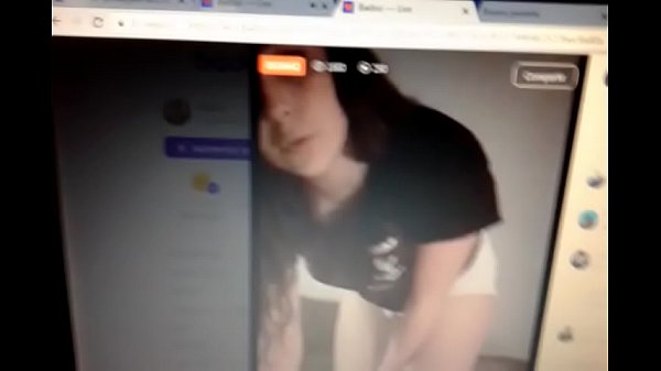 Espa&ntilde;olita reguetonera moviendo el culito