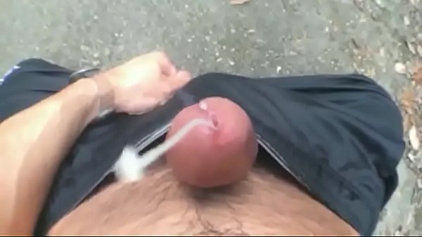 Macho gozando sem colocar a m&atilde;o no pau