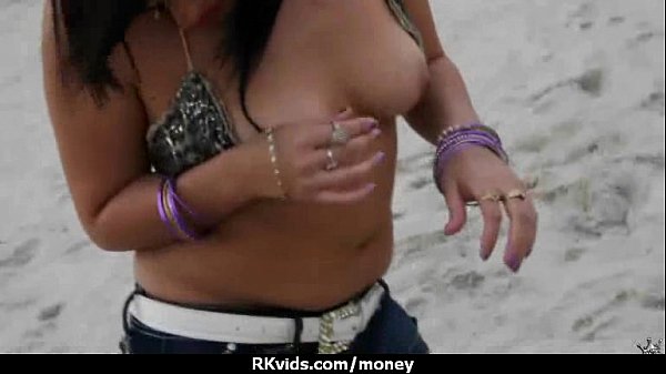 Amateur lets the pussy talk 21