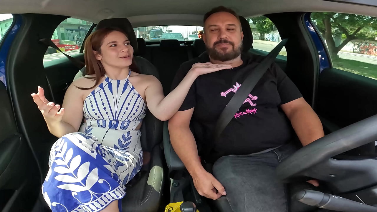 Nicole Oliveira novinha na sua primeira vez s&oacute; quer dar o cuzinho para o Ted no carro