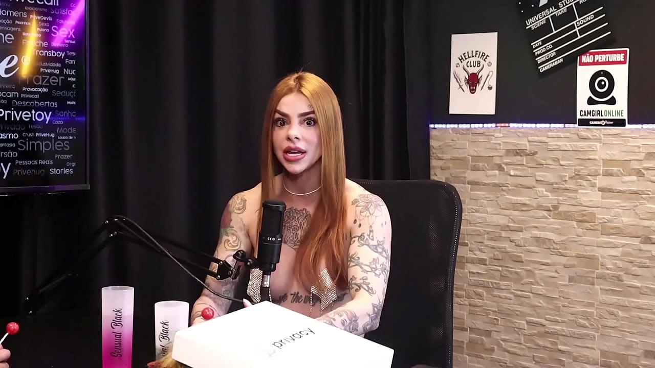 Pediu ajuda para ser internada, mas antes foi se despedir das drogas, e os pais foram embora - Ruiva Braba (SHEER/RED)