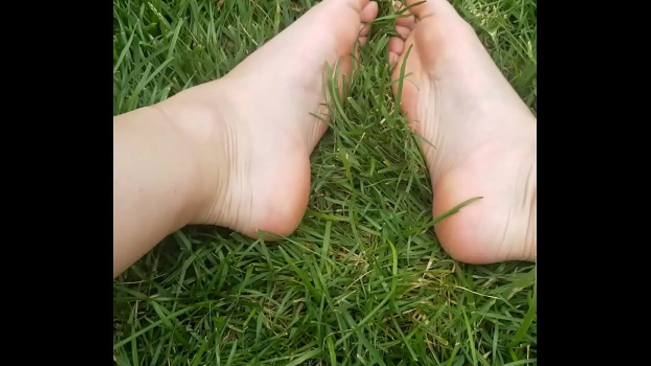 Hot girl Barefoot walking on the grass