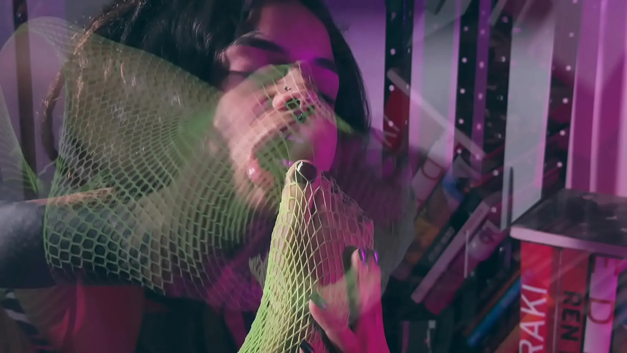 She Is A Pervert Addicted To Feet