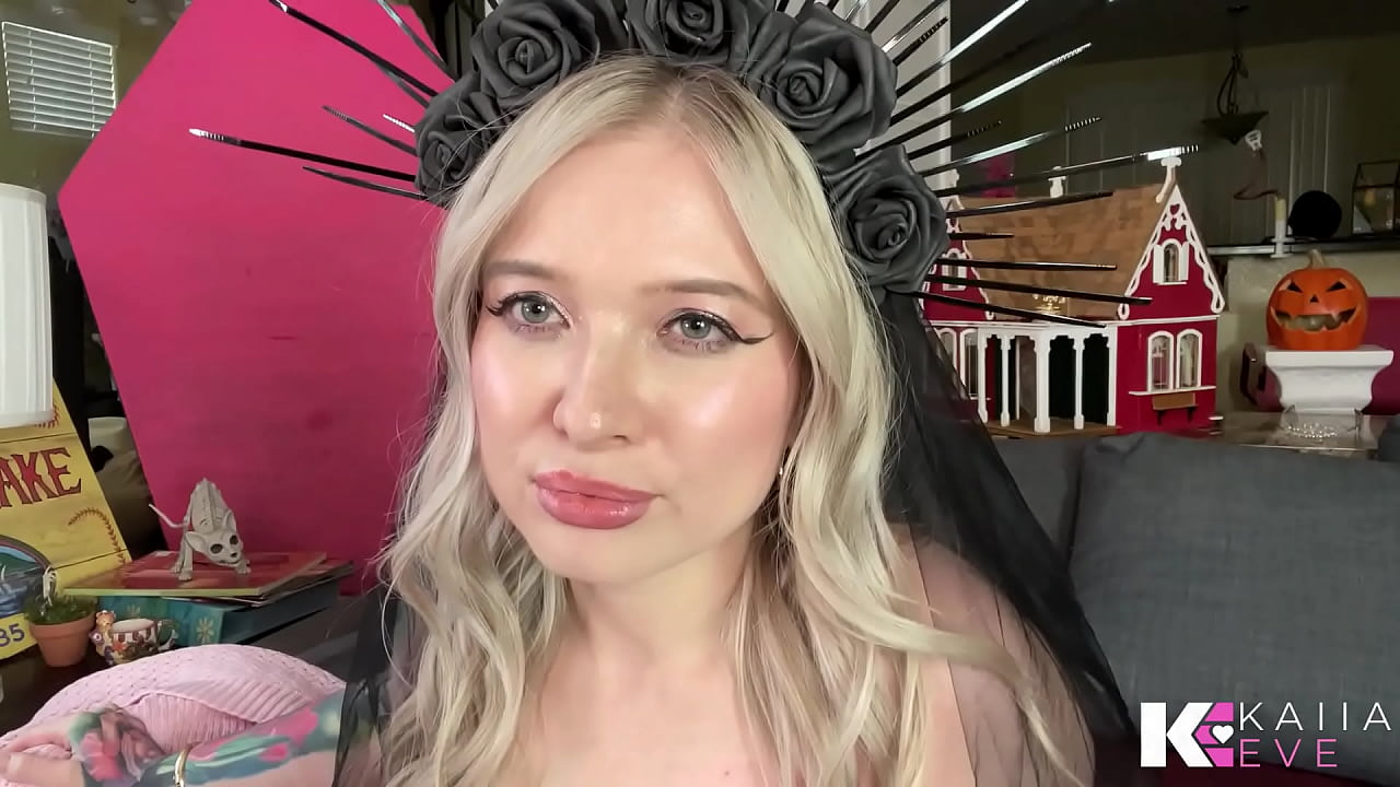 Falling For Blue Goddess Eyes : Sensual Mind Program