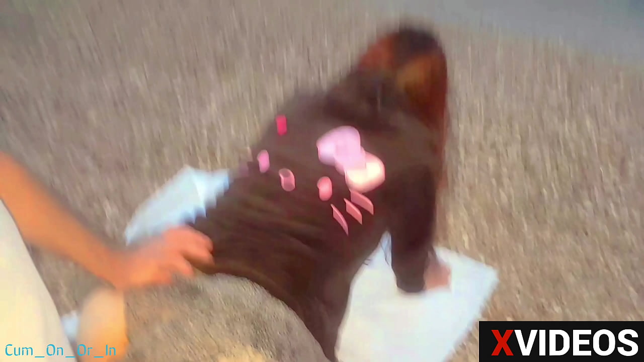 НЕЗНАКОМЕЦ ТРУХНУЛ И КОНЧИЛ В МОИ ТРУСИКИ НА ПЛЯЖЕ