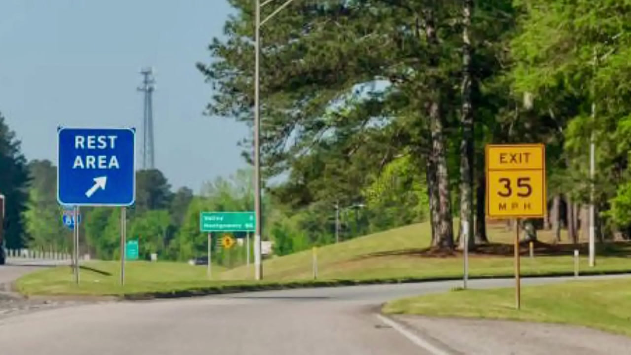 Swallowing cum in rest area.