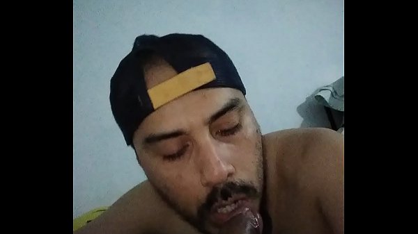 Cuando de comerse una verga hasta el fondo se trata me apunto, pues soy full pasivo y me fascina lamer huevos y comerme la verga comletamente