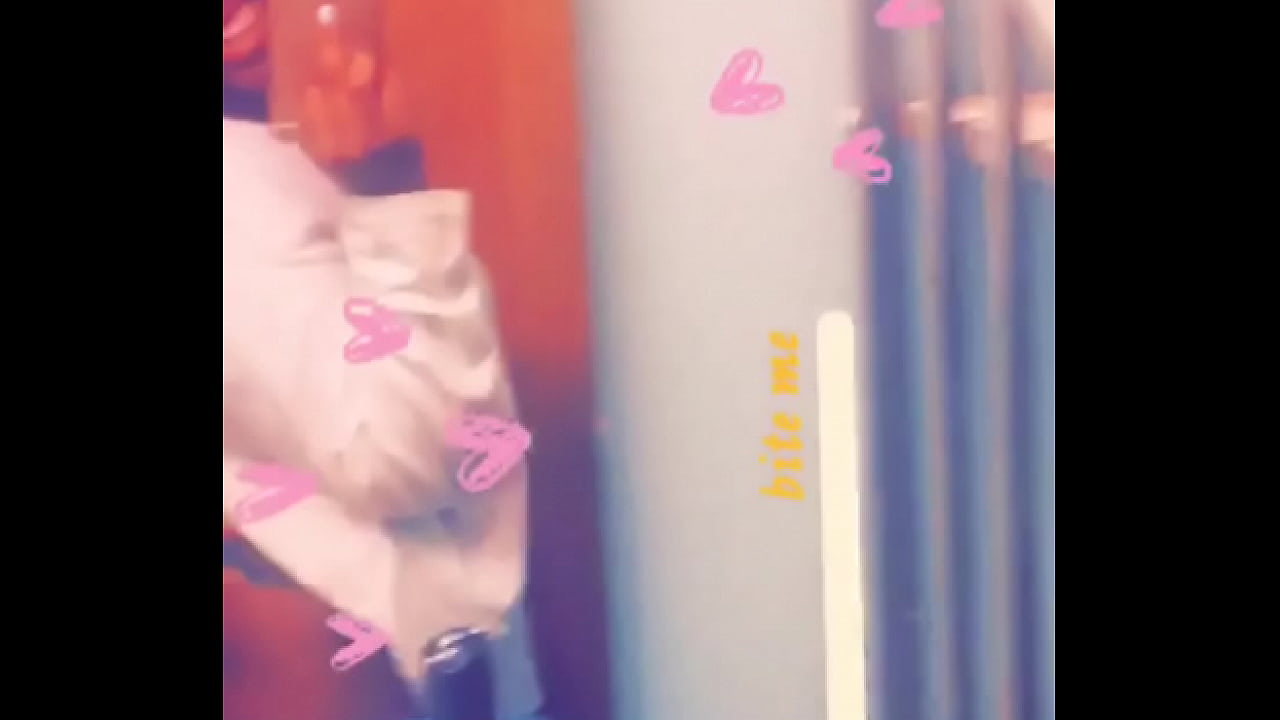 She tryna shake that Lil mfka