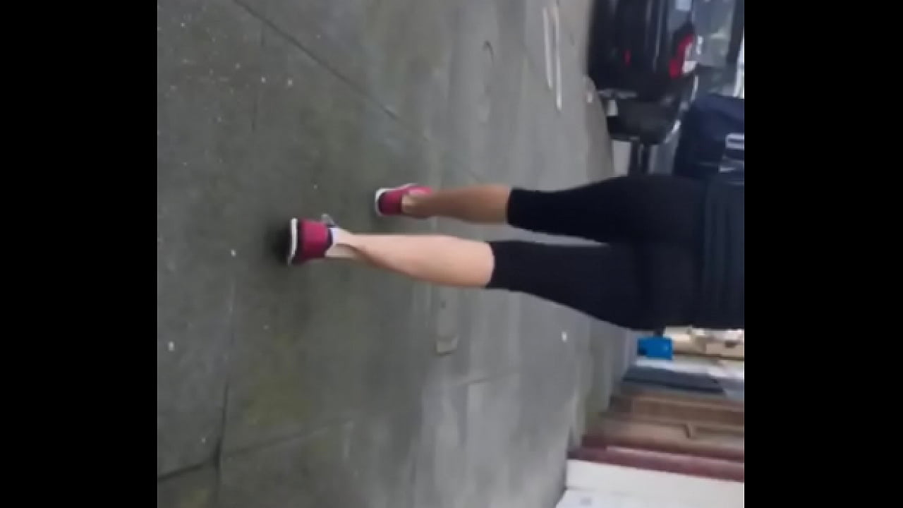 booty leggings lady 2