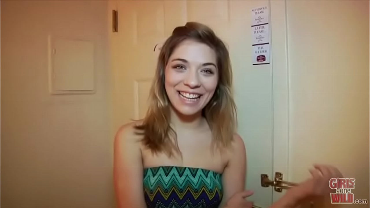 Shy girls goes 2 fingers deep