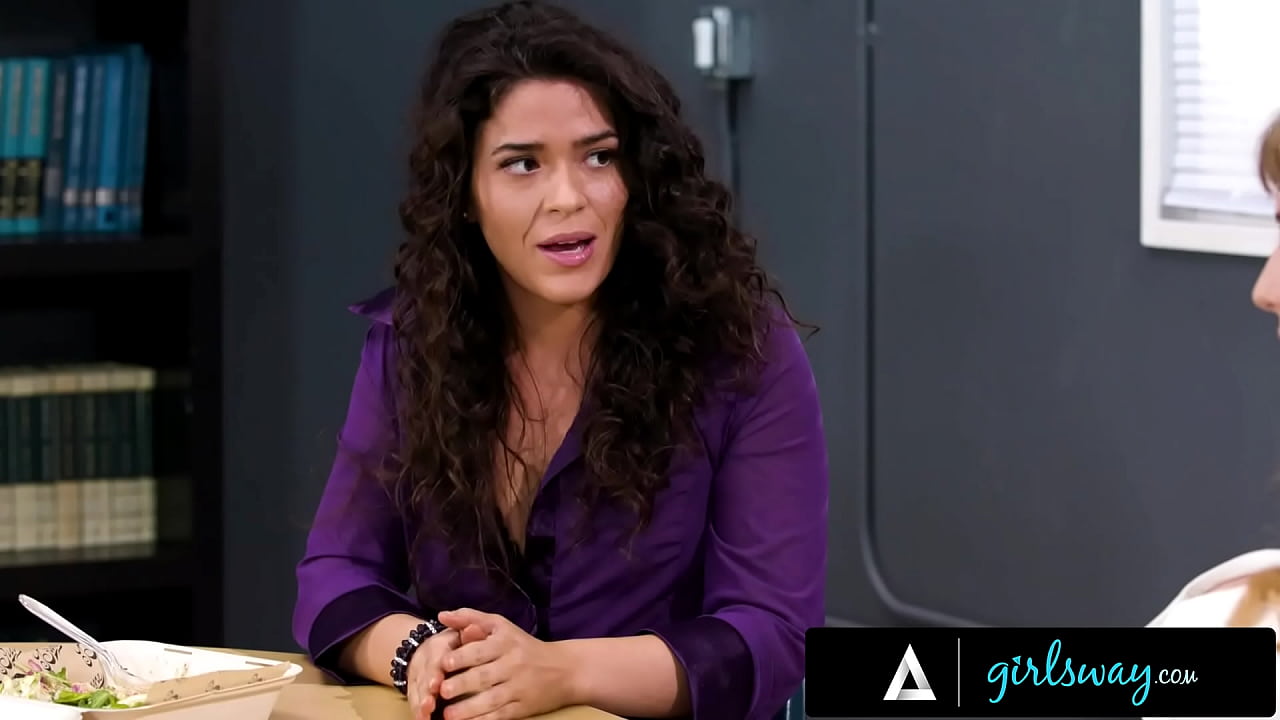 Gossiping Teachers Fuck During Break