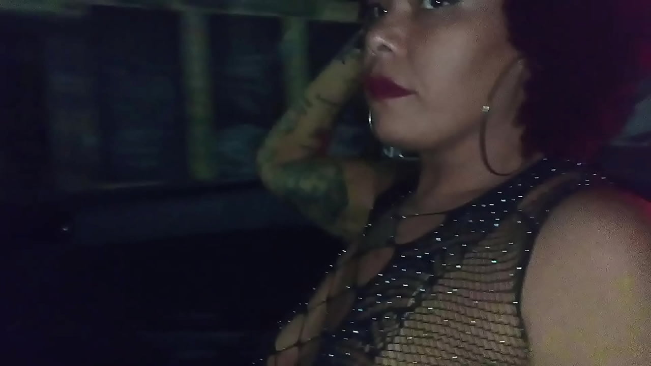 Mulher de corno fudeu com todos na boate liberal mas o tes&atilde;o n&atilde;o acaba e no final ela acabou exibindo para o motorista de aplicativo