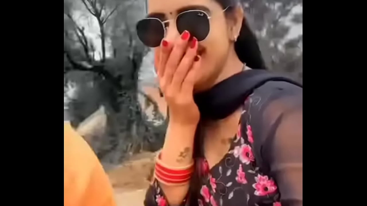 Deshi bhabhi hot and sexi boobs