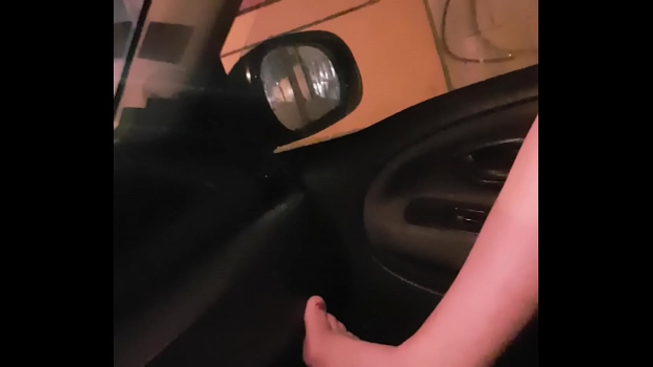 Moza se pajea en el auto Despu&eacute;s de la fiesta