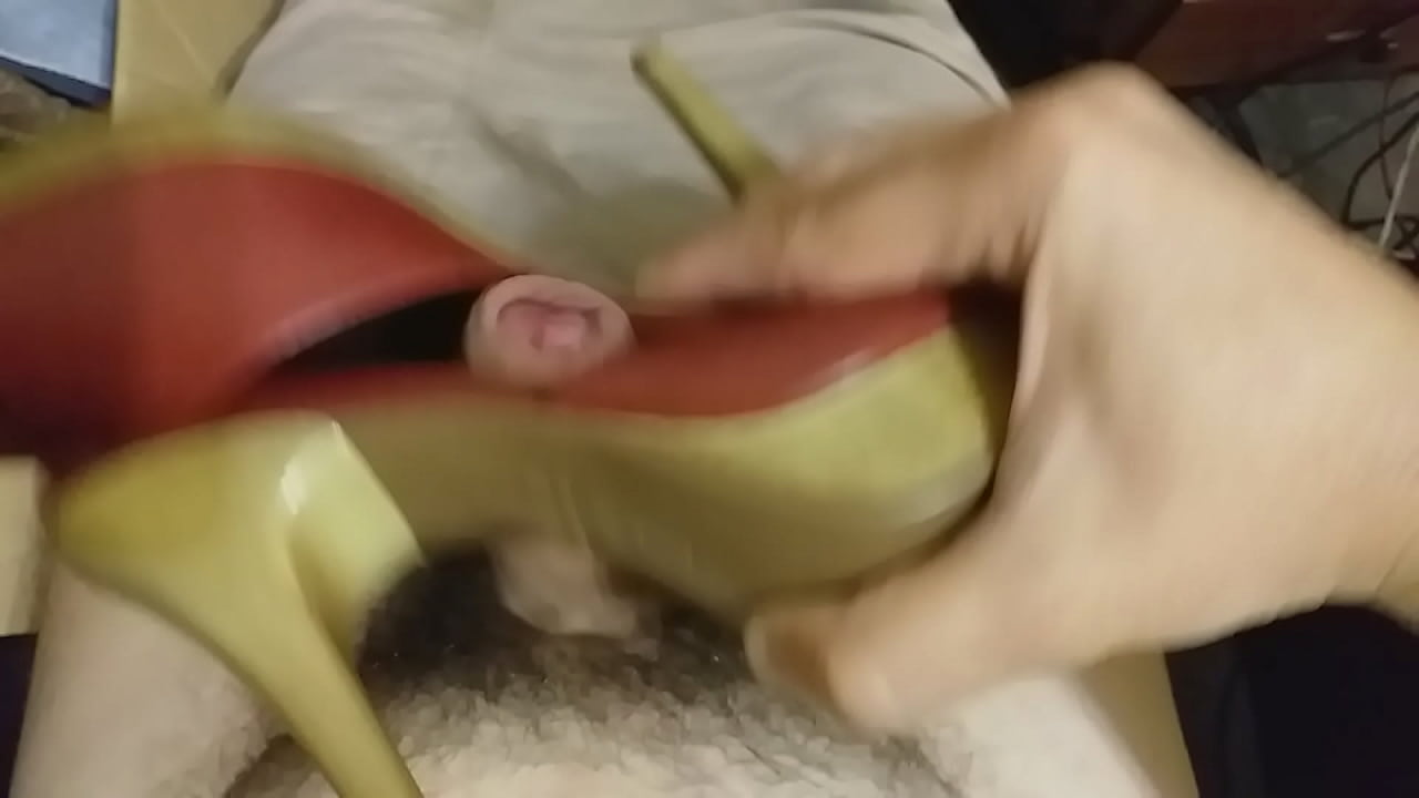 GOZADA GOSTOSA NO CAL&Ccedil;ADO DA AMIGA BH