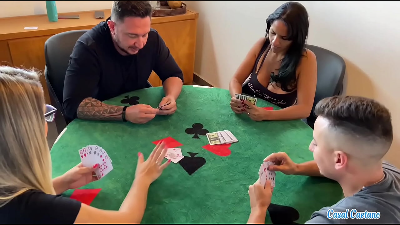 A ideia era jogar carta mas acabamos fodendo e fazendo uma troca de casal