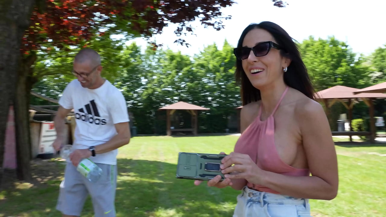 4K Dietro le quinte, Due coppie scambiste si incontrano in un campeggio naturista. Video completo sulla mia pagina Red.