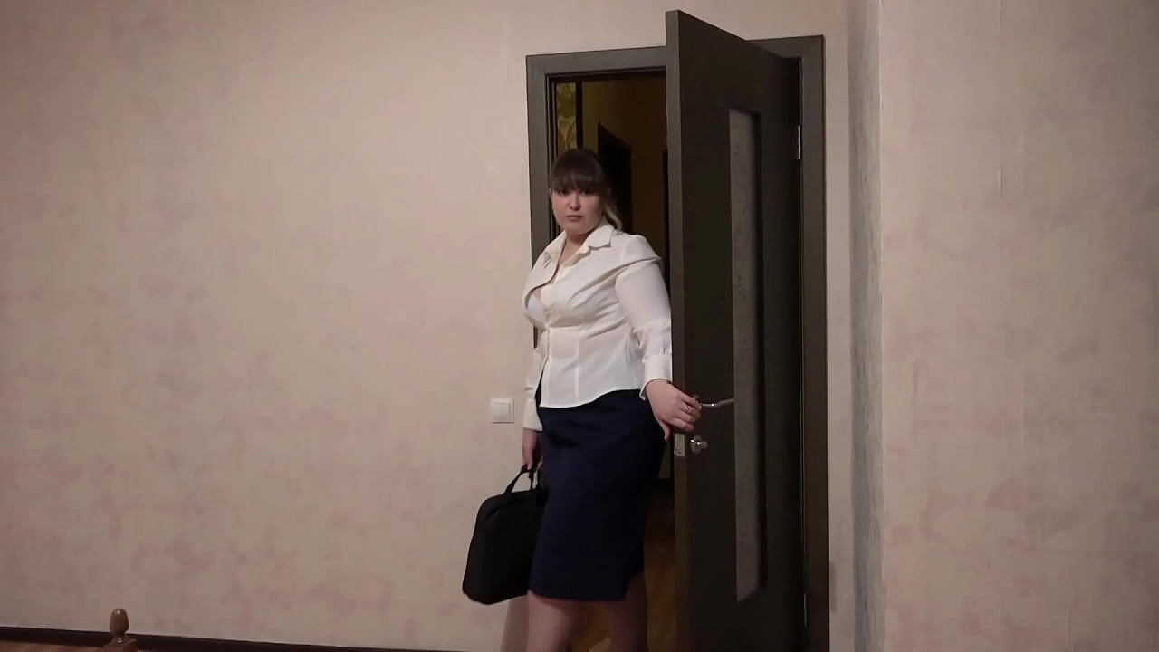 A mature boss came home from work and fucks with a huge rubber cock. Curvy milf with a juicy, gorgeous butt.