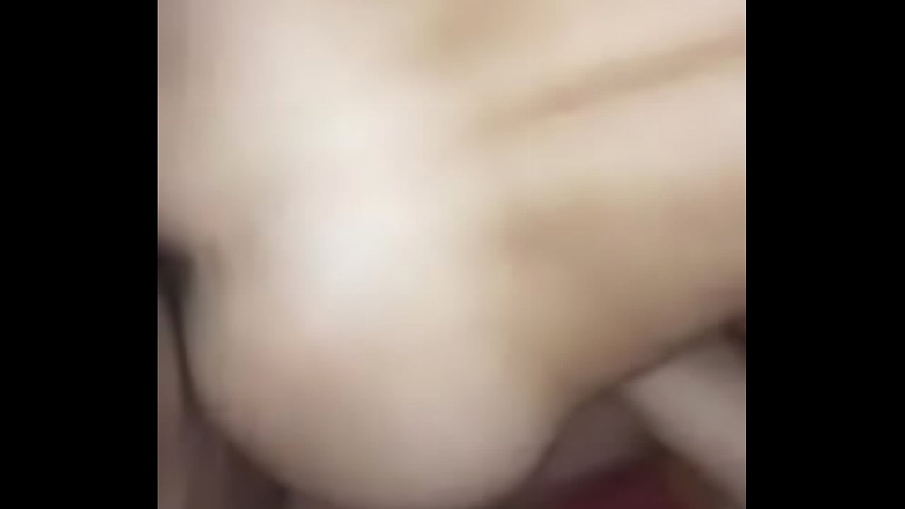 Estralando a bunda do boiola