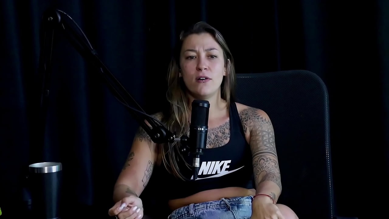 VEJA A ENTREVISTA SAFADA E CHEIA DE PUTARIA COM A FLOR DE DAMIANA COM VOV&Ocirc; MOAI NO PORN CAST BRAZIL - PARTE 8 (WATCH ON: SHEER/RED)