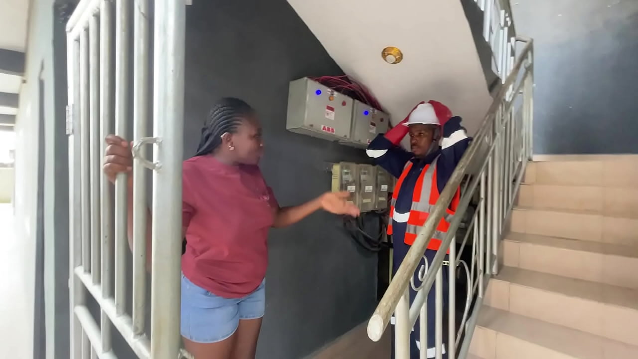 THE ELECTRIC MAINTENANCE PERSON FUCKED SILVER ANAL&rsquo;S PUSSY WHILE COMING FOR HOUSEHOLD MAINTENANCE