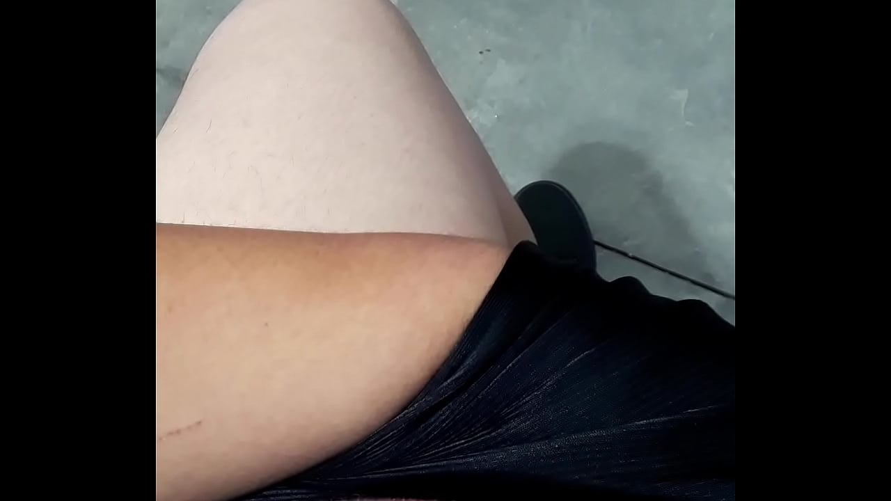 Flashing at laundry mat to a mature lady she looks