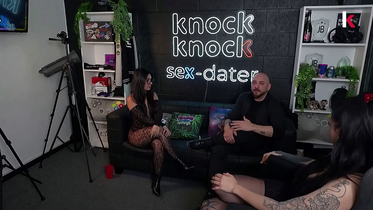 She wants me to cum in her round ass! Knock Knock Stream