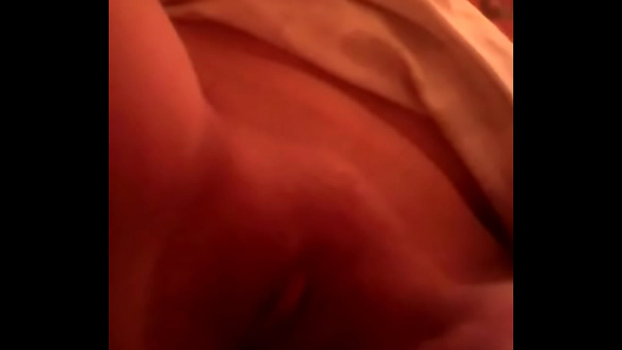 Gordita me manda video metiensose el dedo por el culito