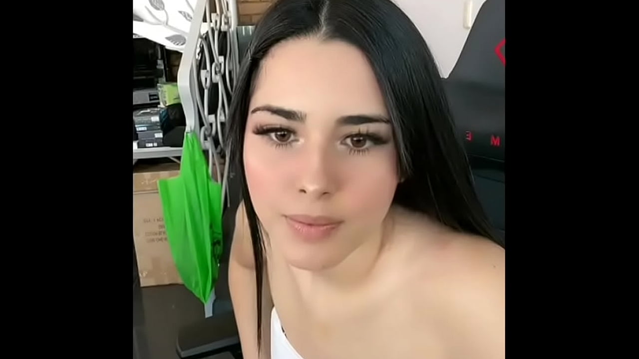 blanqui&ntilde;osa ense&ntilde;a calzon y culo DESCUIDO