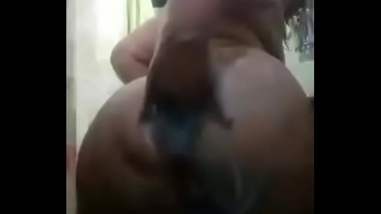 Se&ntilde;ora caliente se ba&ntilde;a