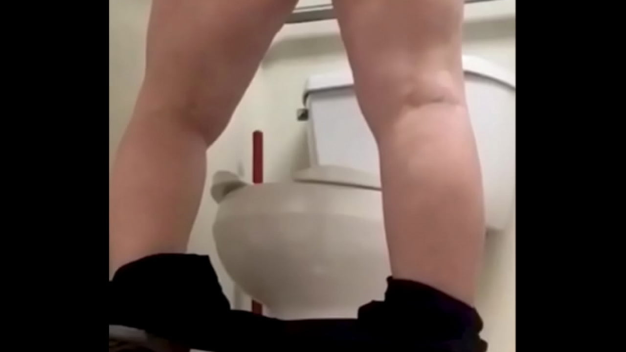 Follow my horny ass to the toilet