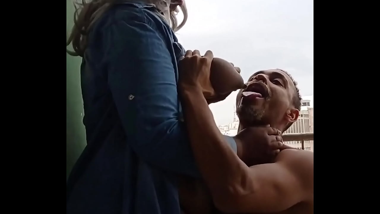 Pr&eacute;via do filme inteiro do red. A negona me amamentando.