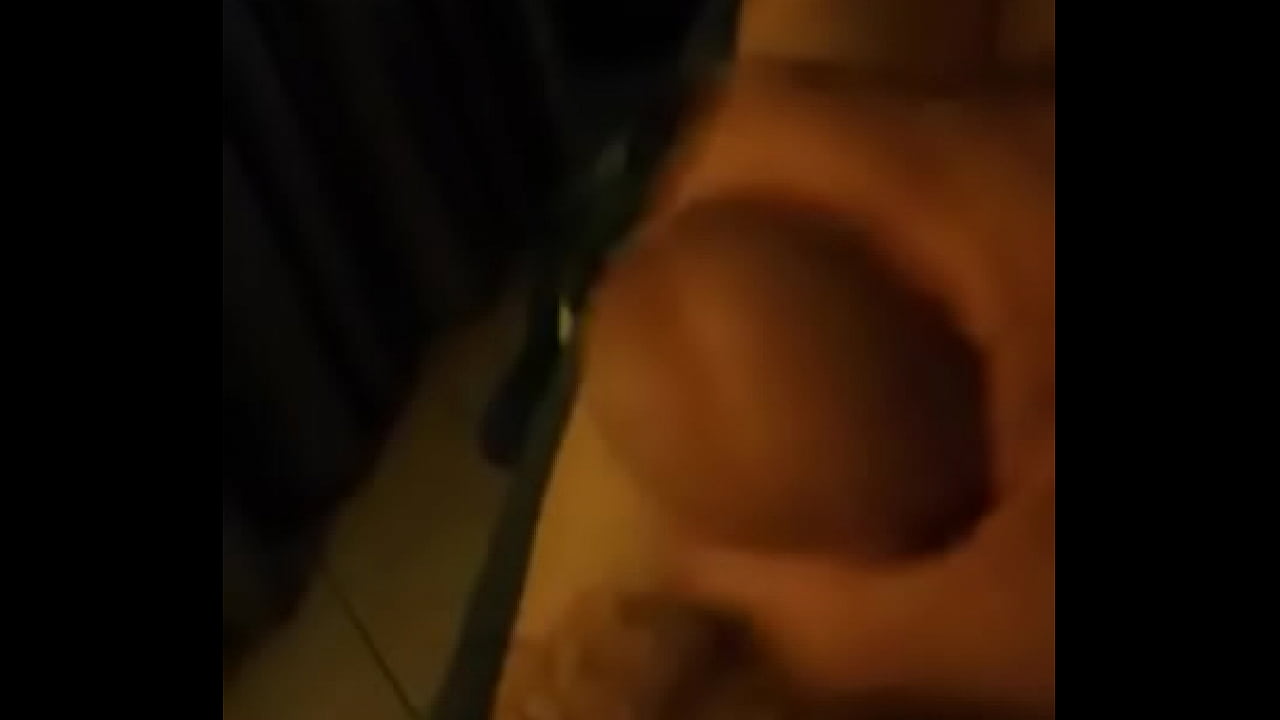 Sabroso maduro me manda un video pajeandose