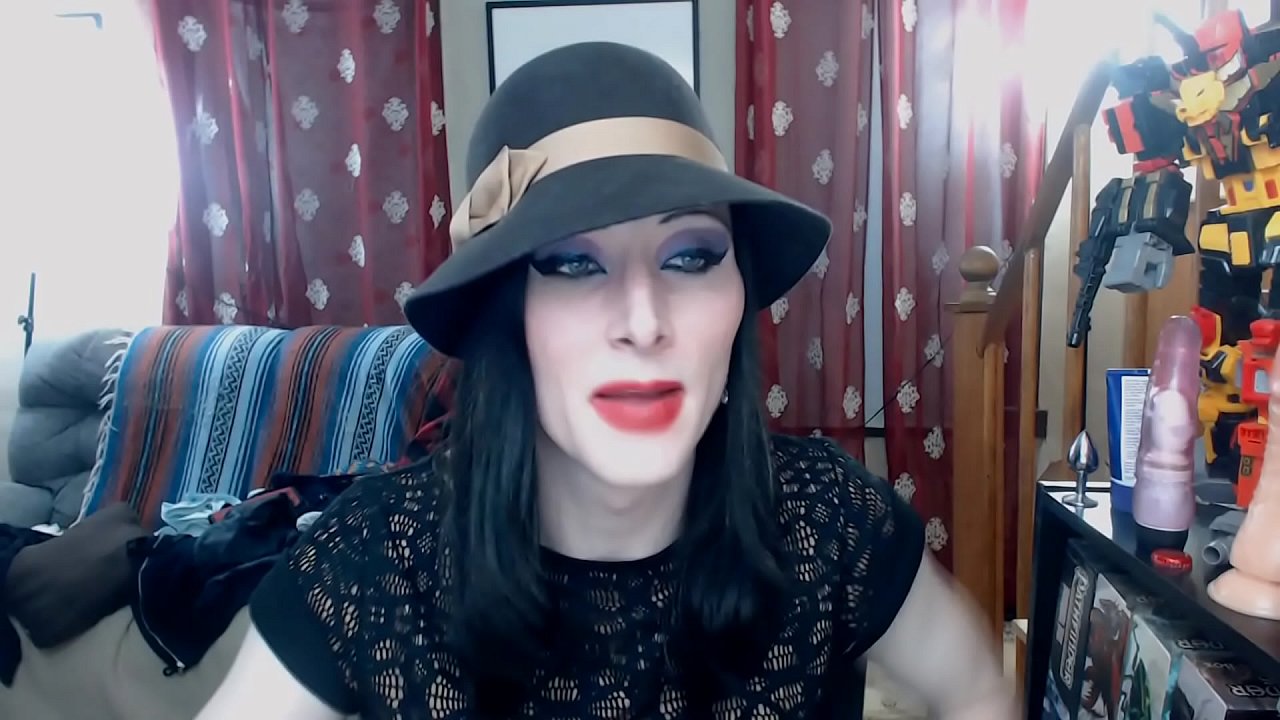 Shemale cums and eats it