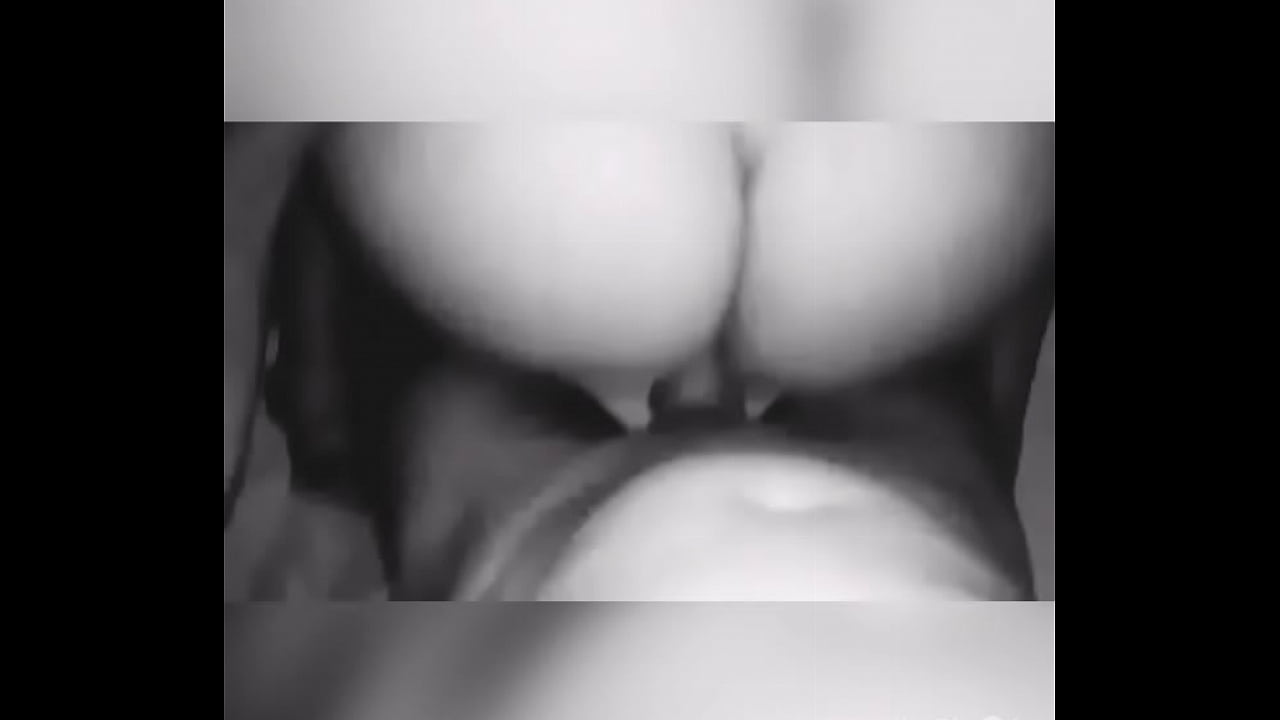 COMENDO A LOIRA GOSTOSA DE QUATRO GOSTOSO