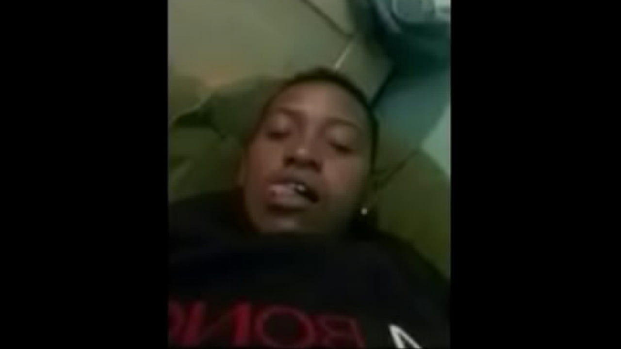 neguinha jhow na siririca