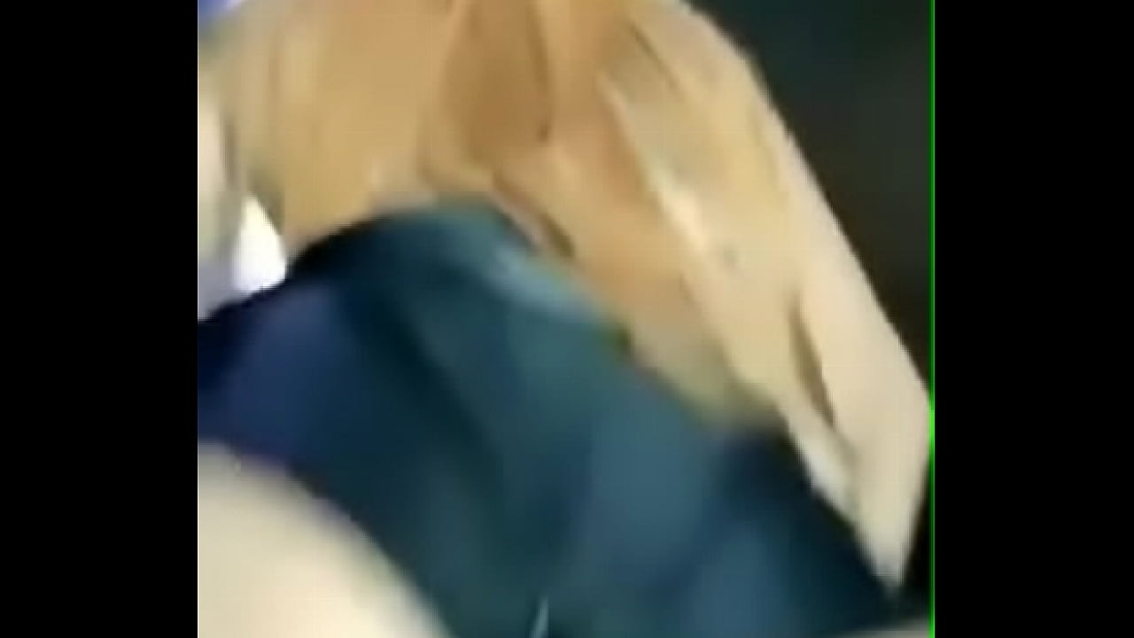 Loira gostosa de shortinho socado dan&ccedil;ando funk - 2020