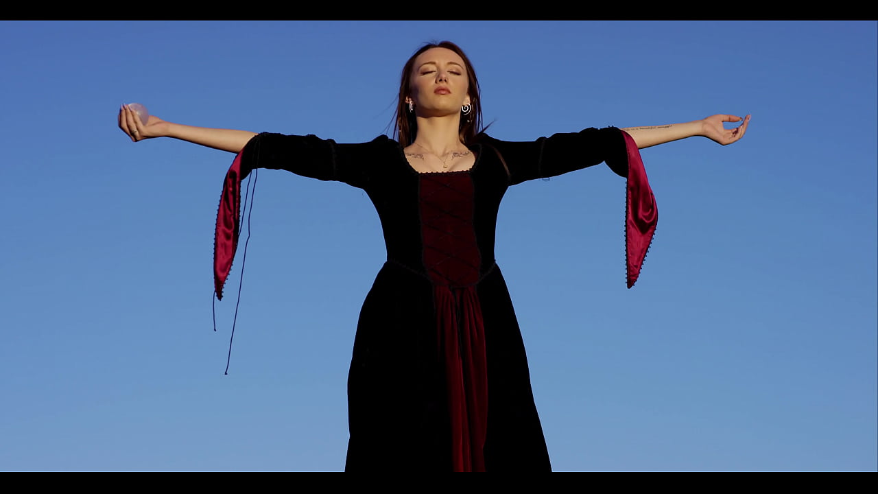 large breast woman like outside masturbate