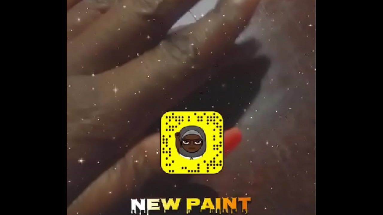 Ebony bbw teases with nails